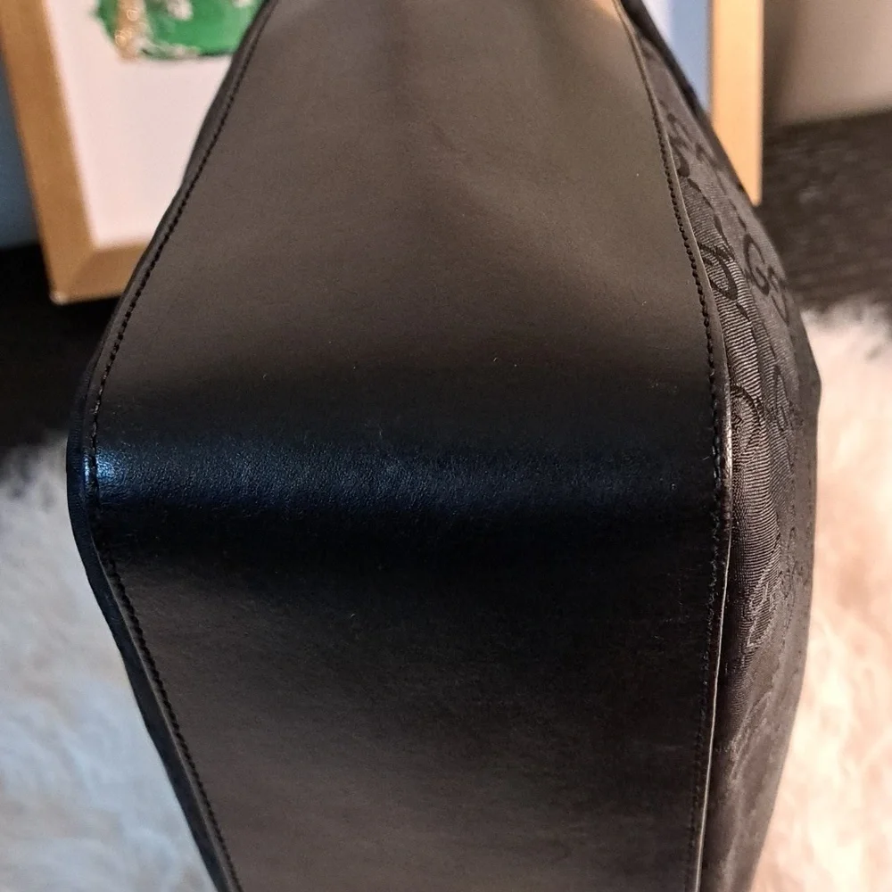 Gucci GG Canvas Shoulder Bag with COA EUC - Picture 10 of 17